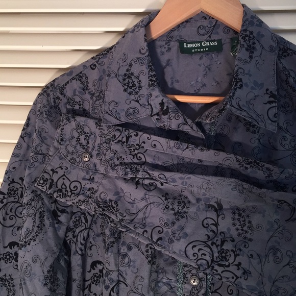 LemonGrass blouse semi-sheer - Picture 1 of 8